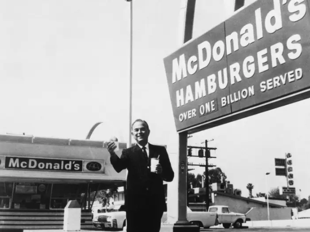 Old black and white photo of McDonald's storefront in the 1940s